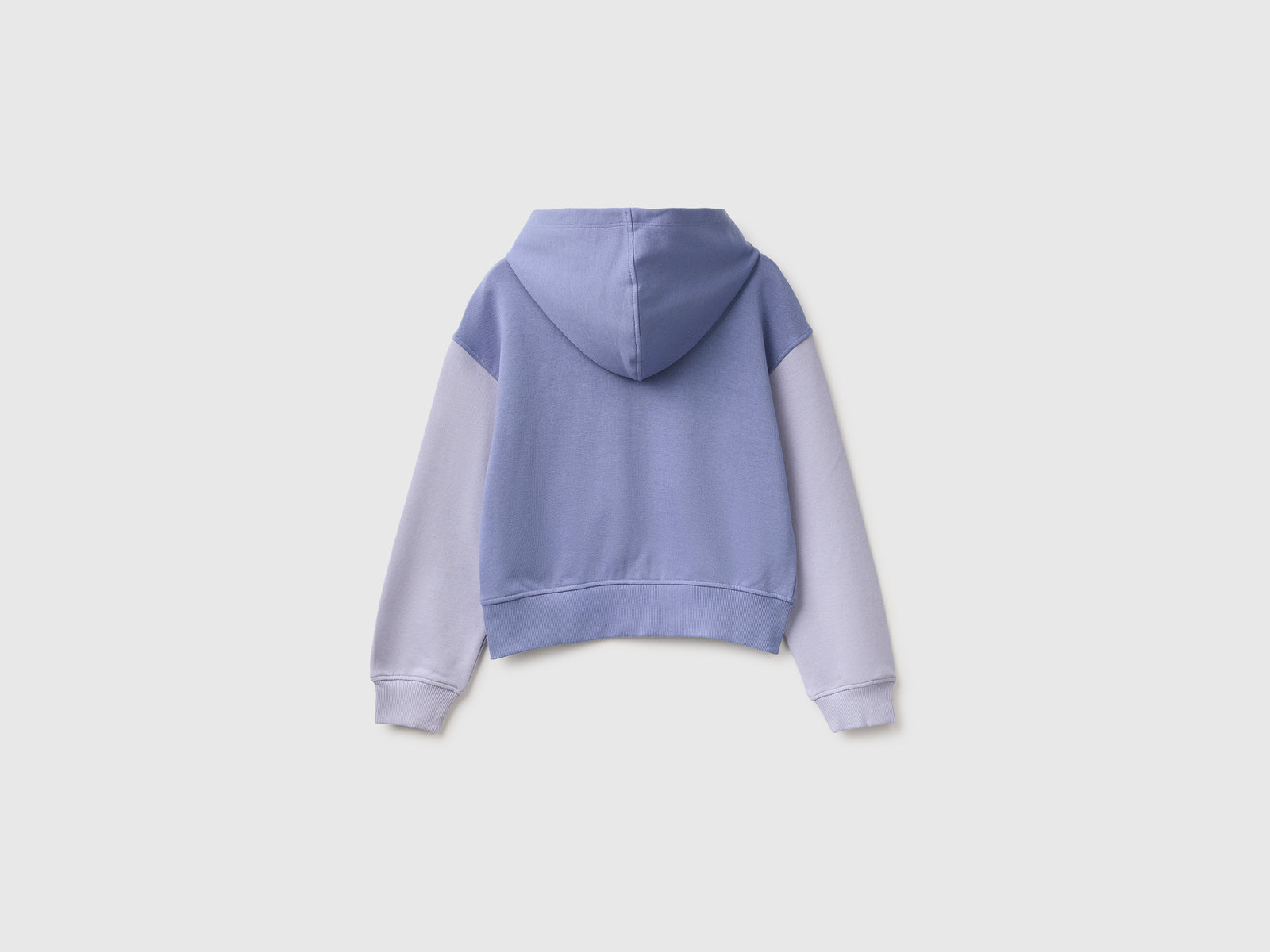 Casaco com capuz e bolso pequeno - ucb_image_BS