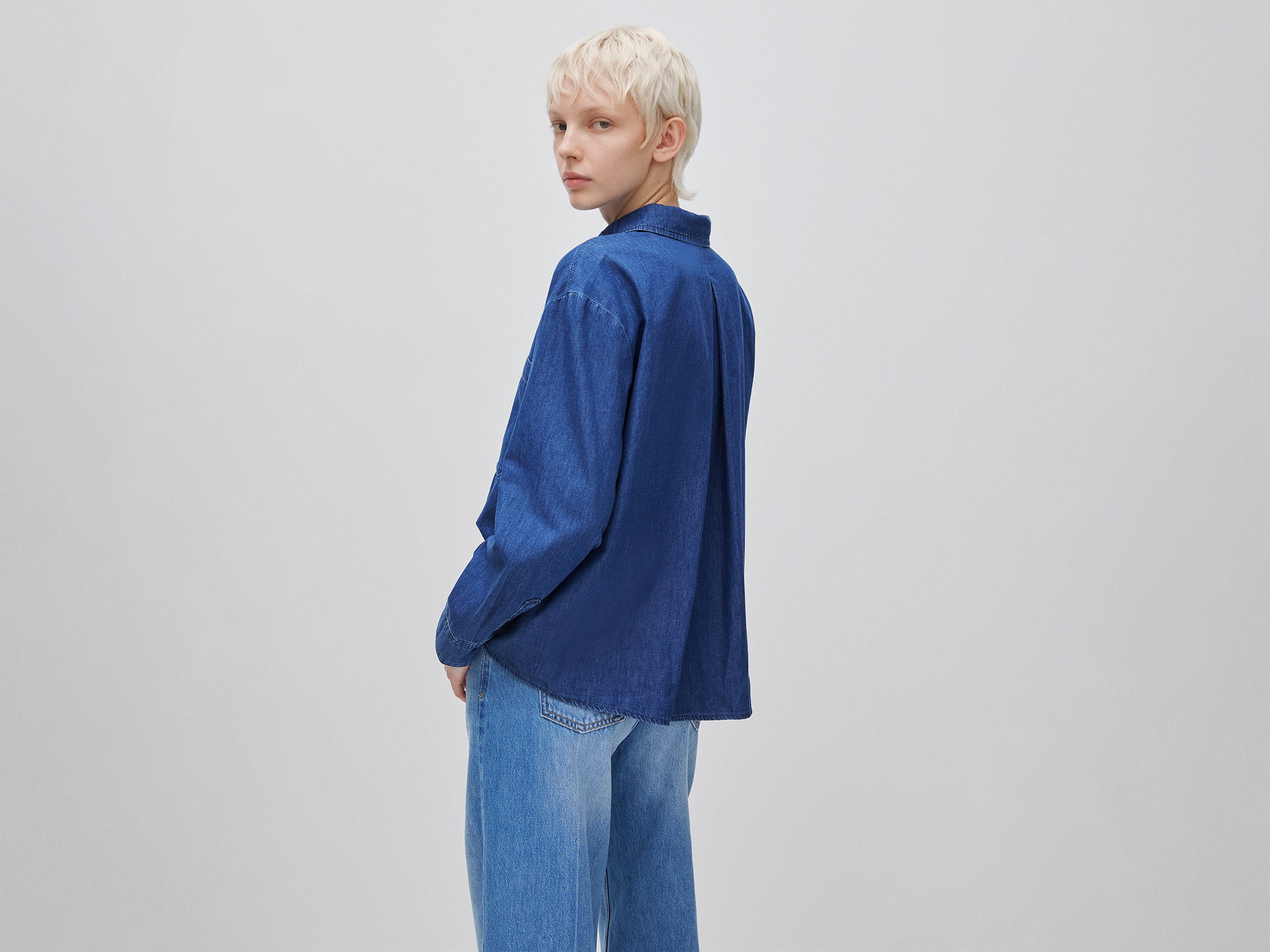Camisa cropped em chambray - ucb_image_B