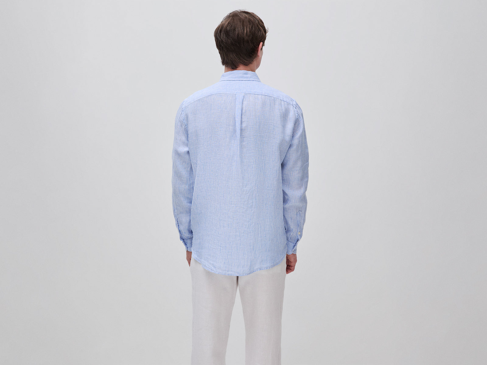 Camisa azul-claro às riscas em linho puro - ucb_image_B