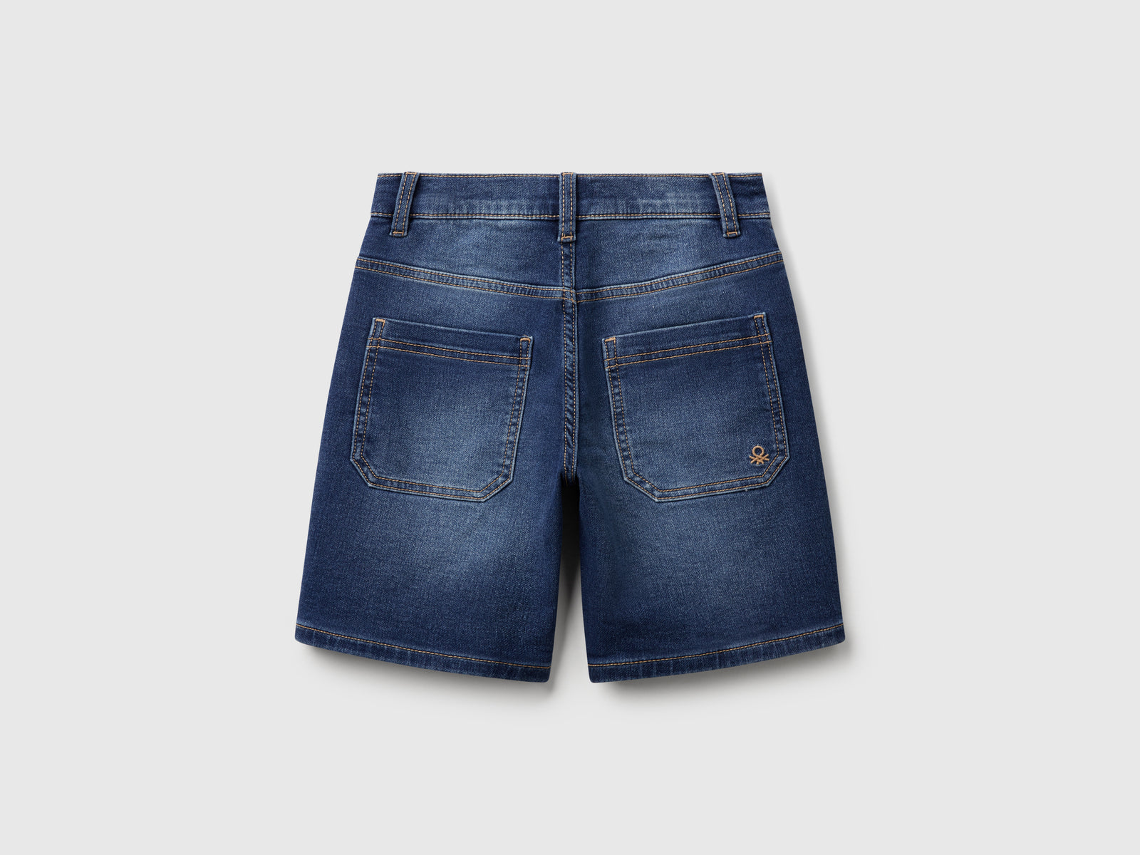 Bermudas straight em denim elástico - ucb_image_BS
