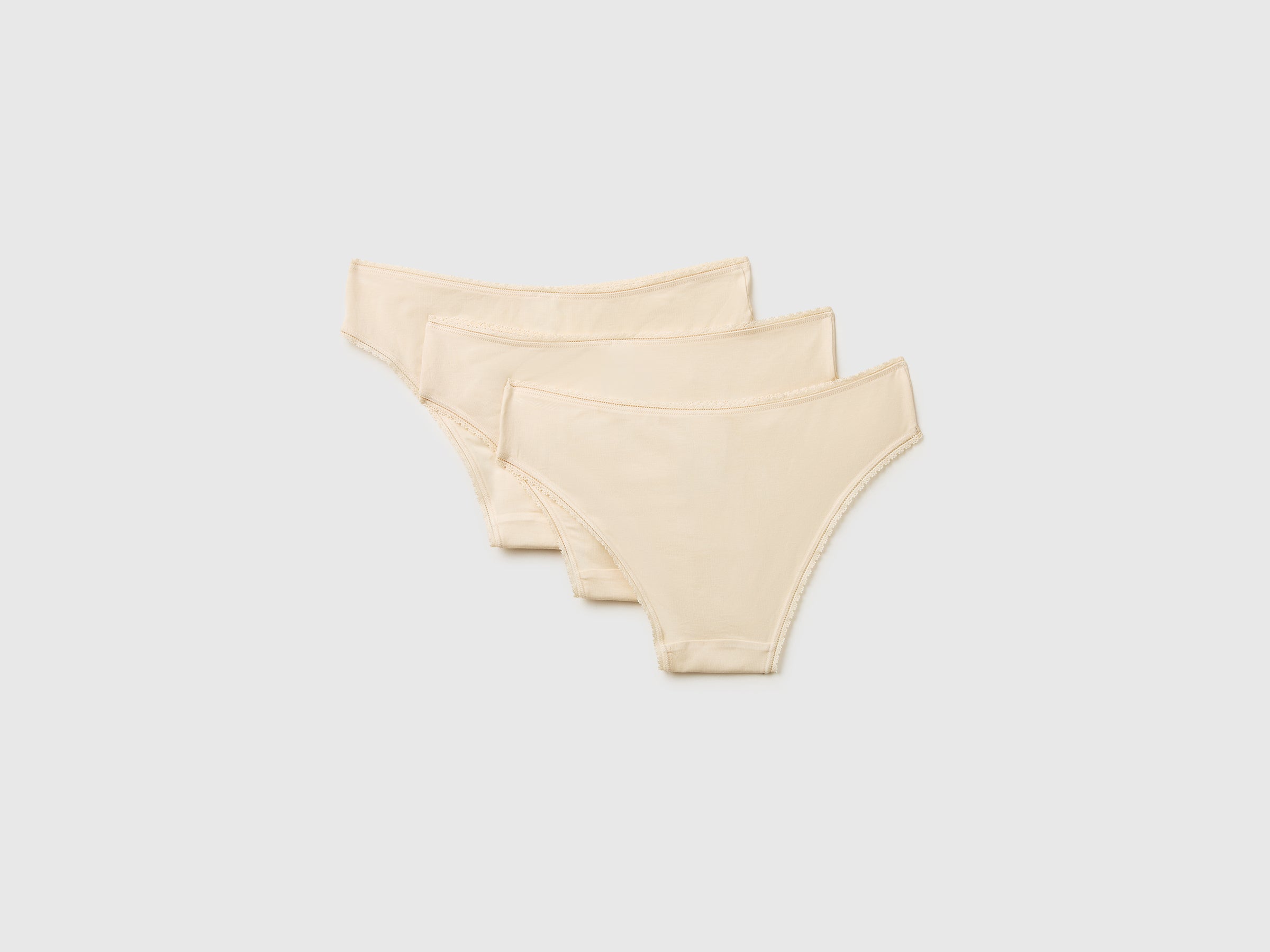 Three briefs in stretch Modal - ucb_image_BS