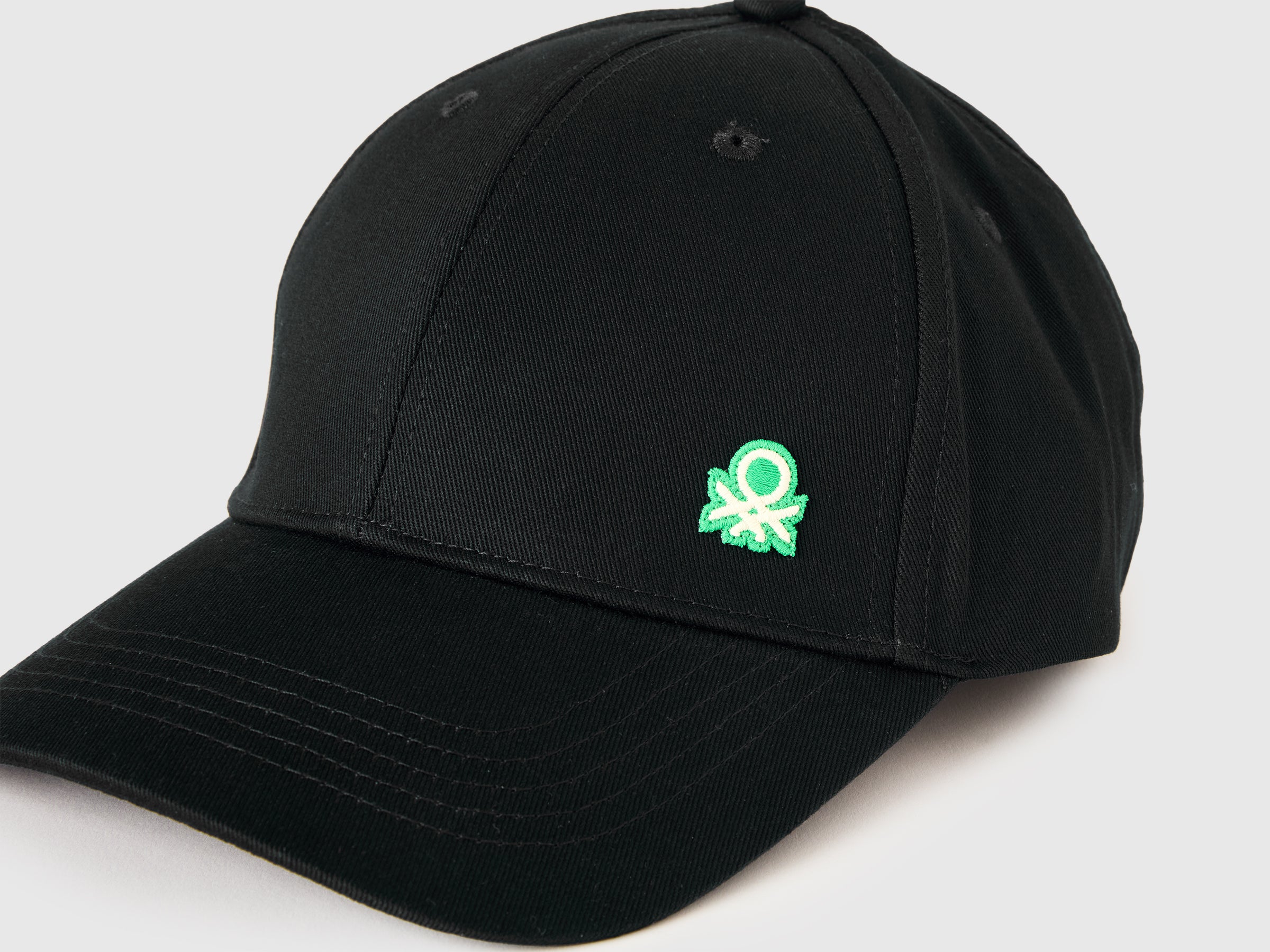 Baseball cap with logo - ucb_image_DS1