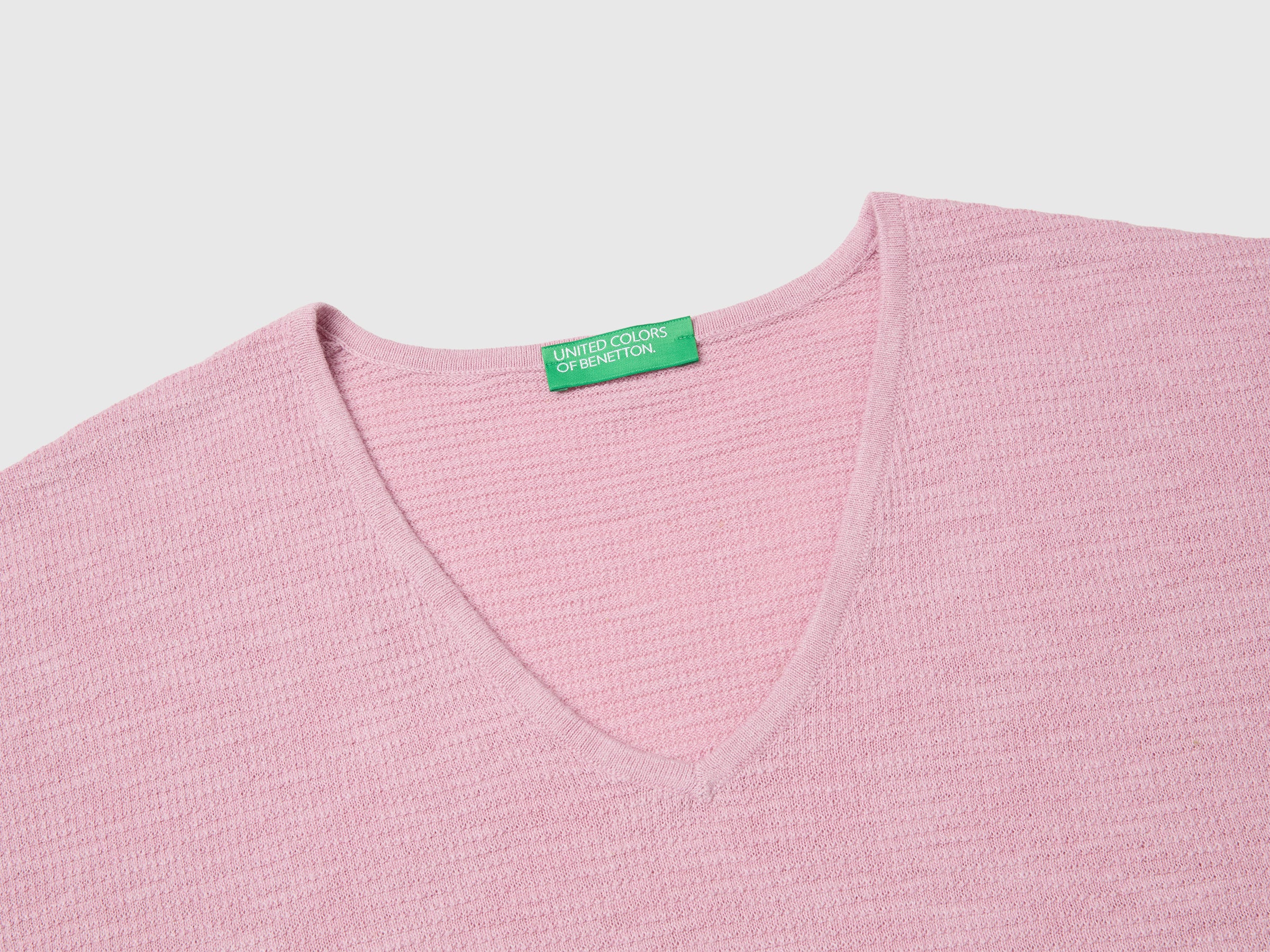 V-neck sweater in linen blend - ucb_image_DS1