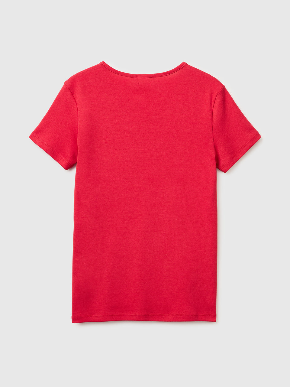 Slim fit t-shirt with V-neck - ucb_image_BS