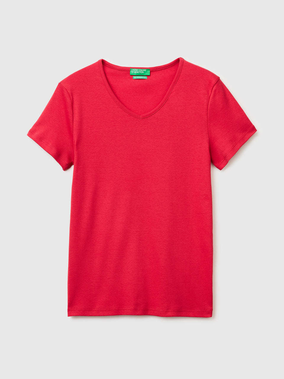 Slim fit t-shirt with V-neck - ucb_image_FS