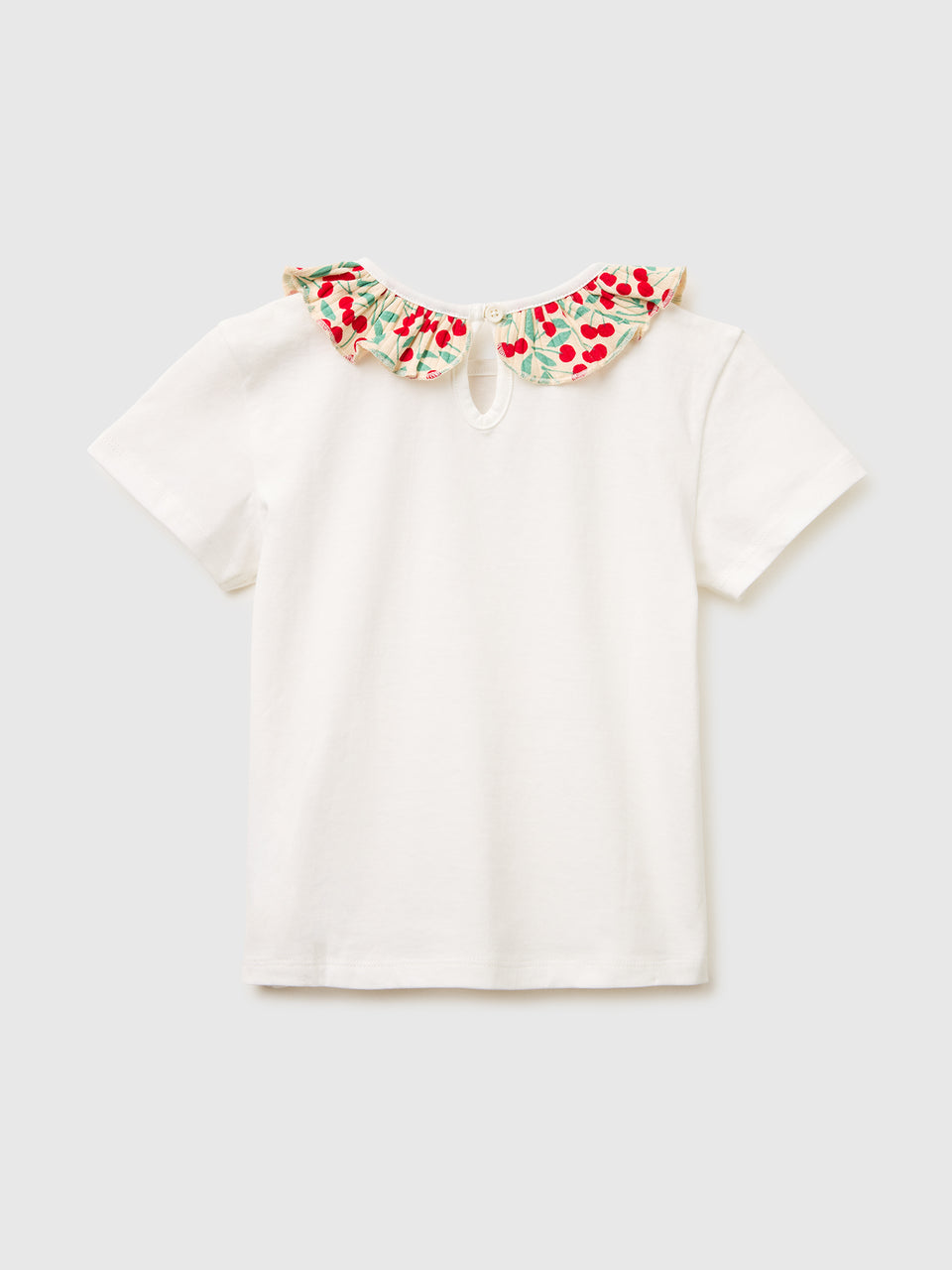 T-shirt with ruffles on the collar - ucb_image_BS