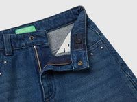 Jeans wide fit com tachas - ucb_image_DS1