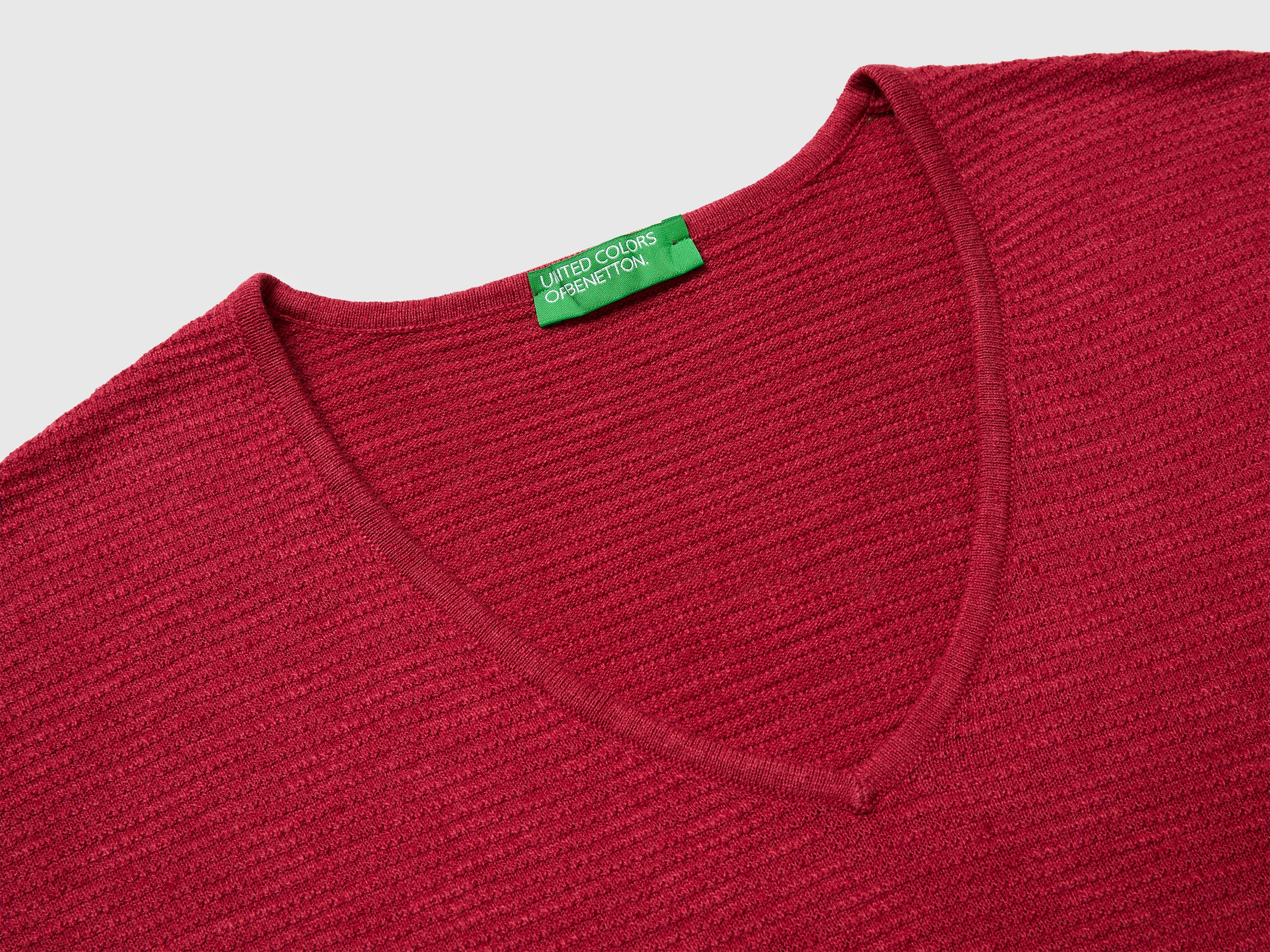 V-neck sweater in linen blend - ucb_image_DS1