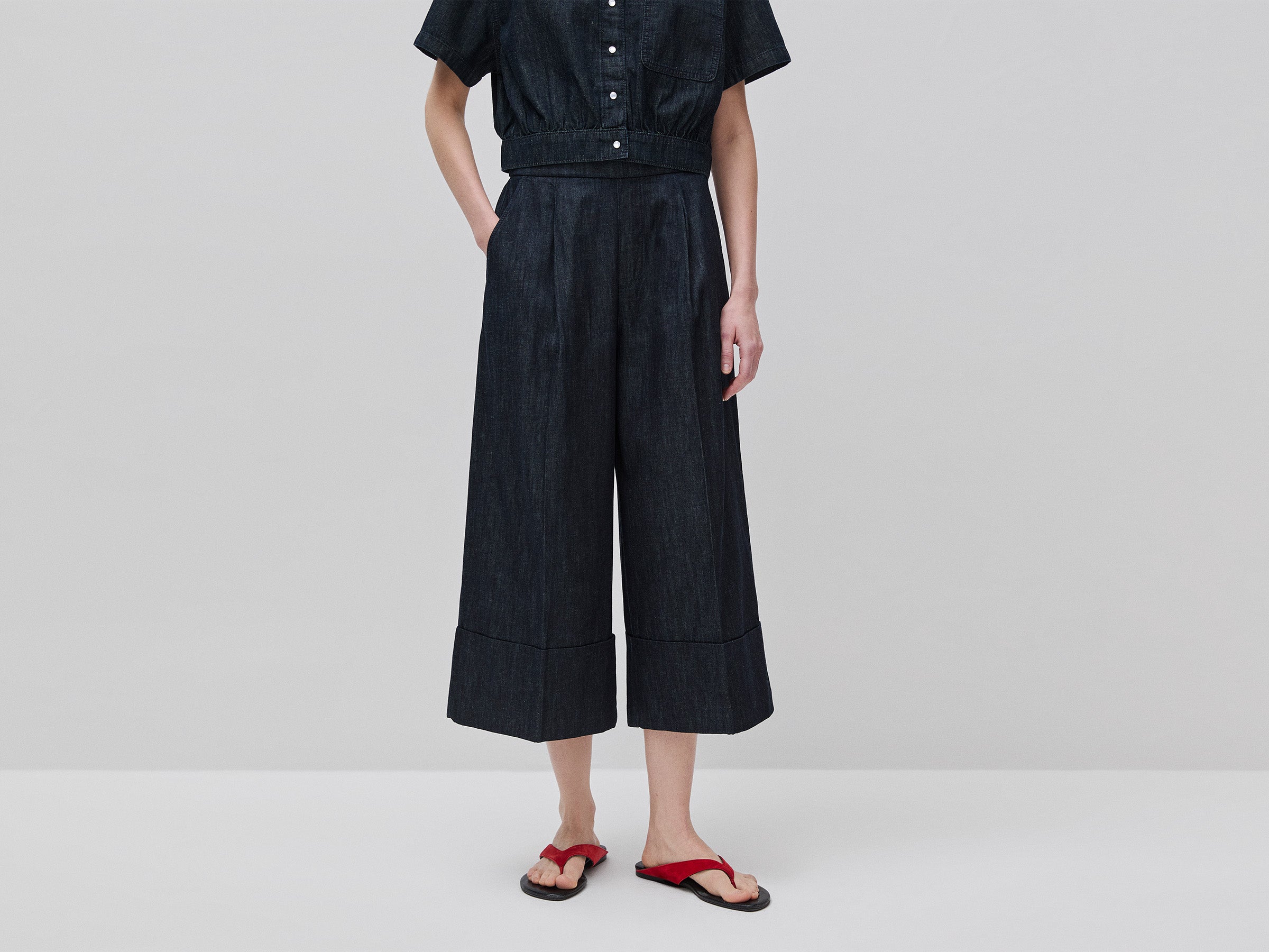 Calças cropped em denim - ucb_image_F