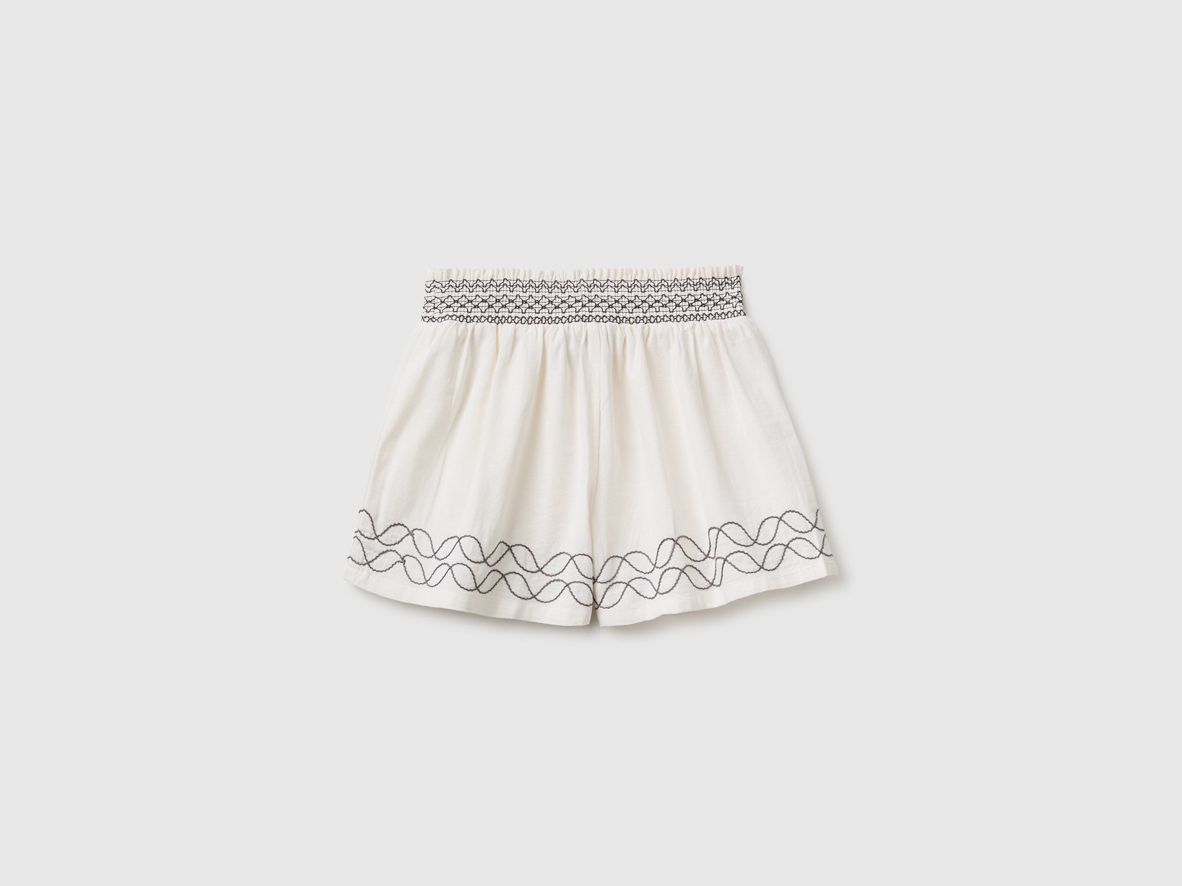 Shorts em crepe com bordado - ucb_image_BS