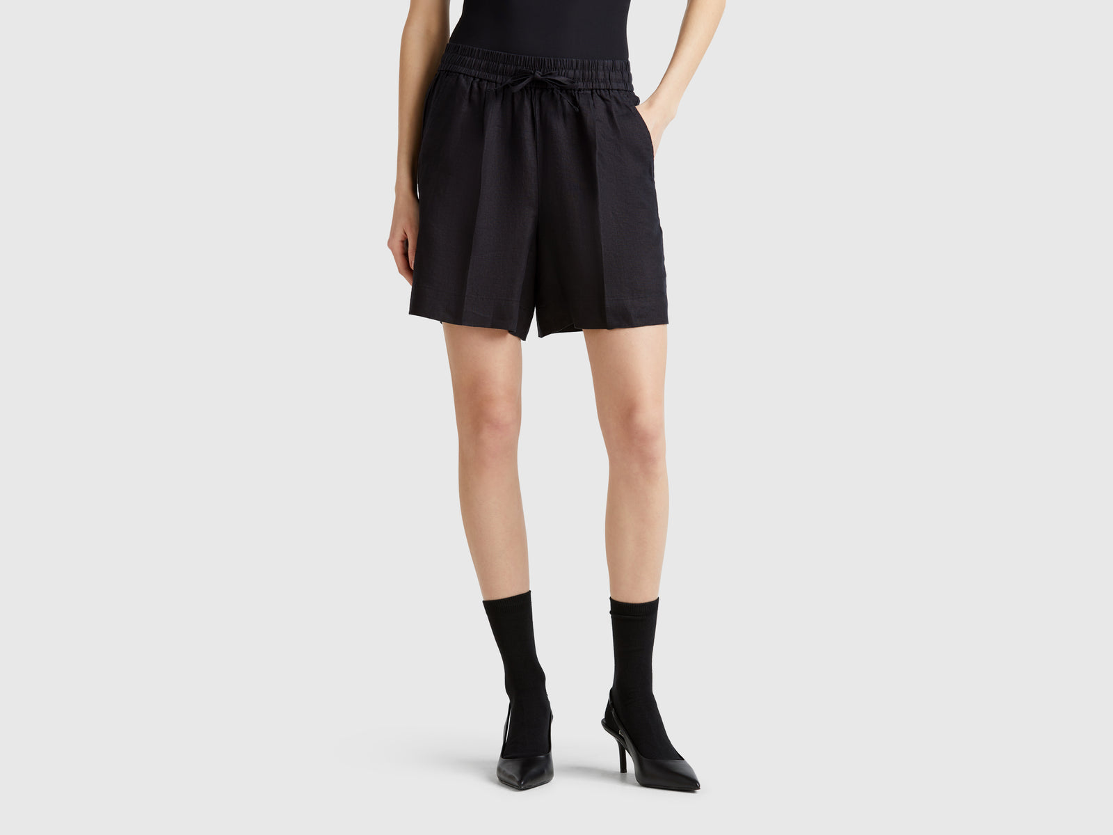 Shorts em linho puro com cordão de ajuste - ucb_image_F
