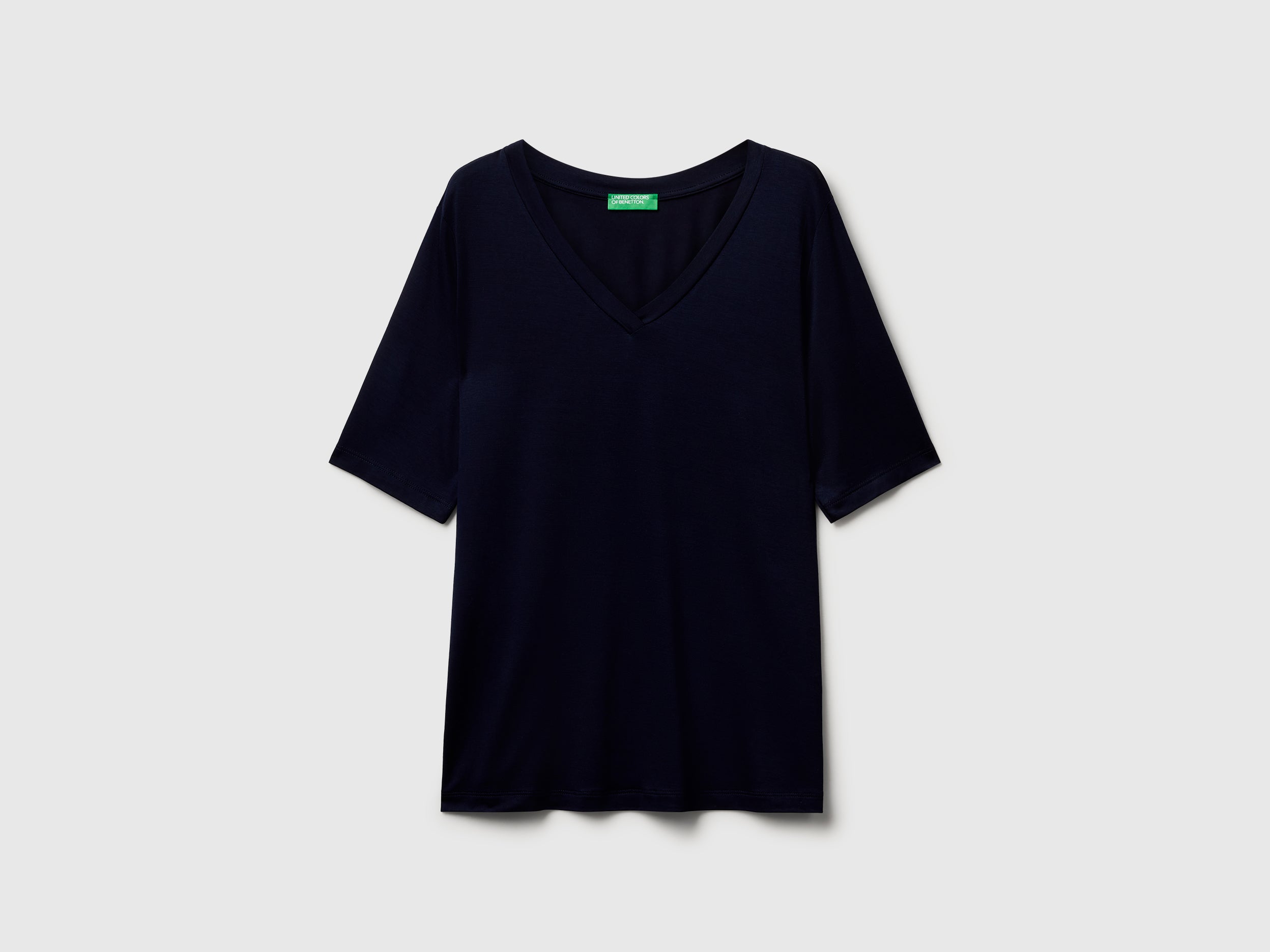 T-shirt decote em V em viscose stretch - ucb_image_FS