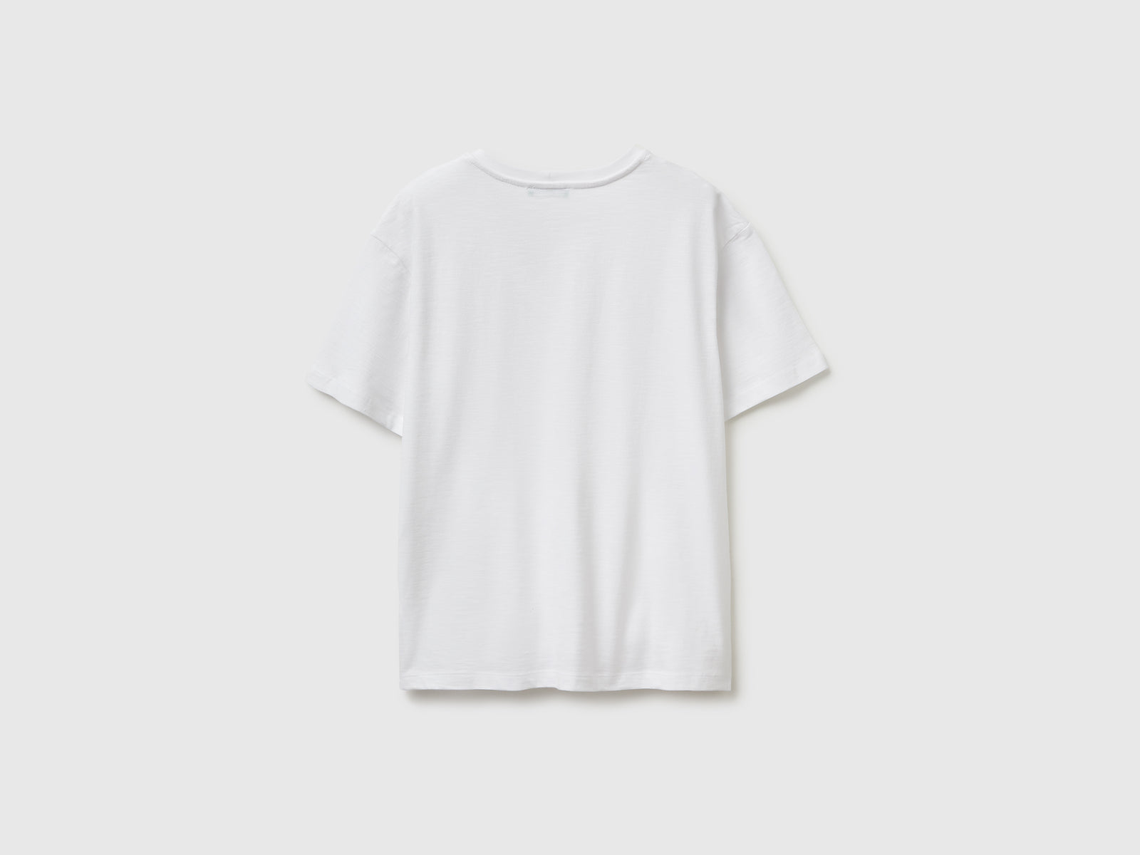 V-neck t-shirt in lightweight cotton - ucb_image_BS