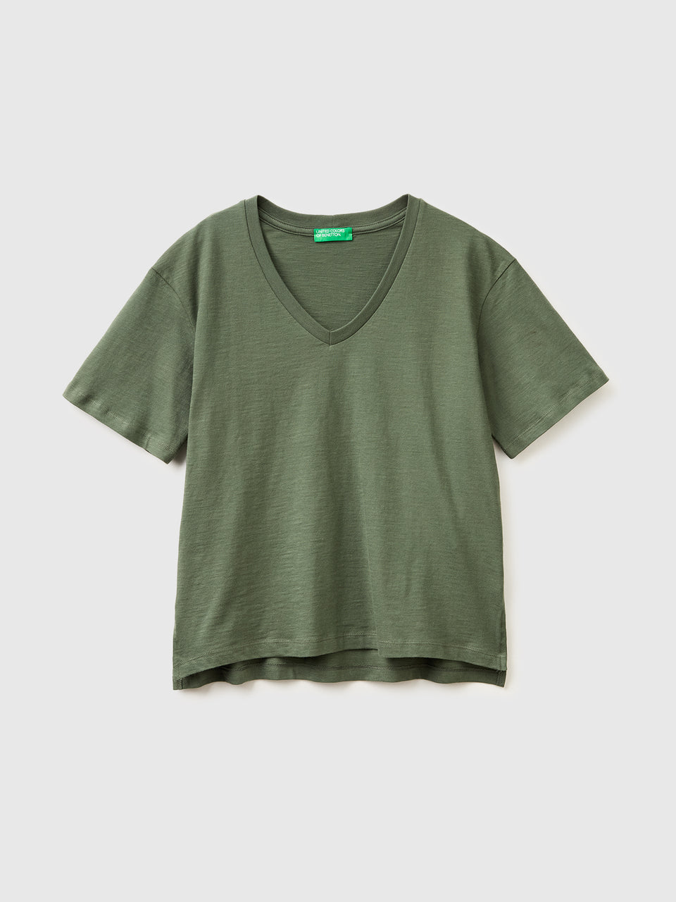 V-neck t-shirt in lightweight cotton - ucb_image_FS
