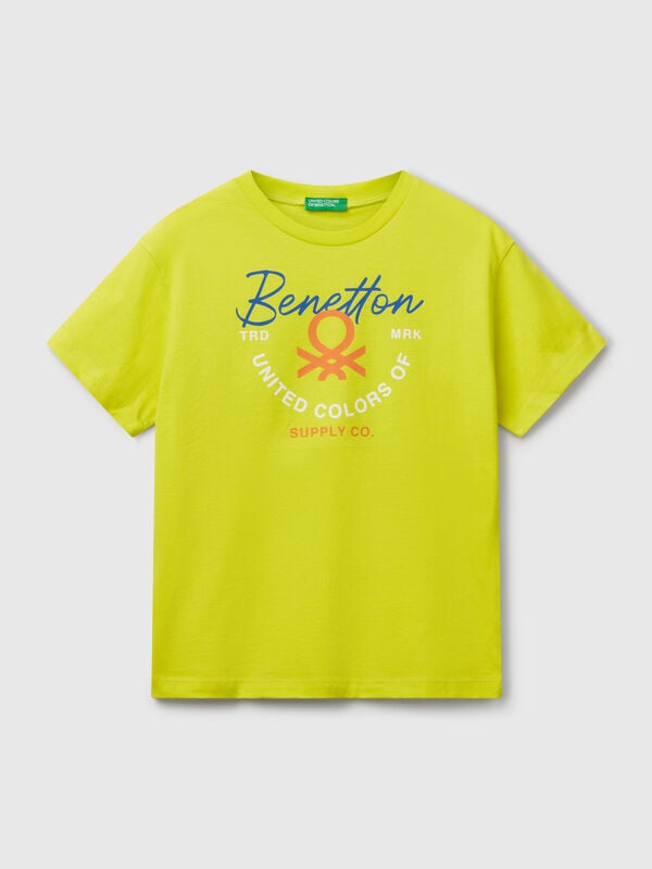 T-shirt com logótipo Menino