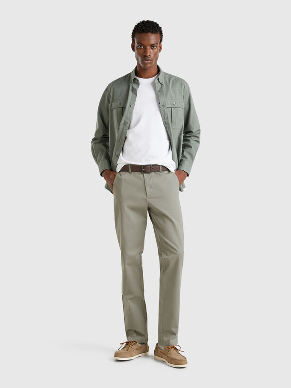 Chinos slim fit em algodão stretch Homem