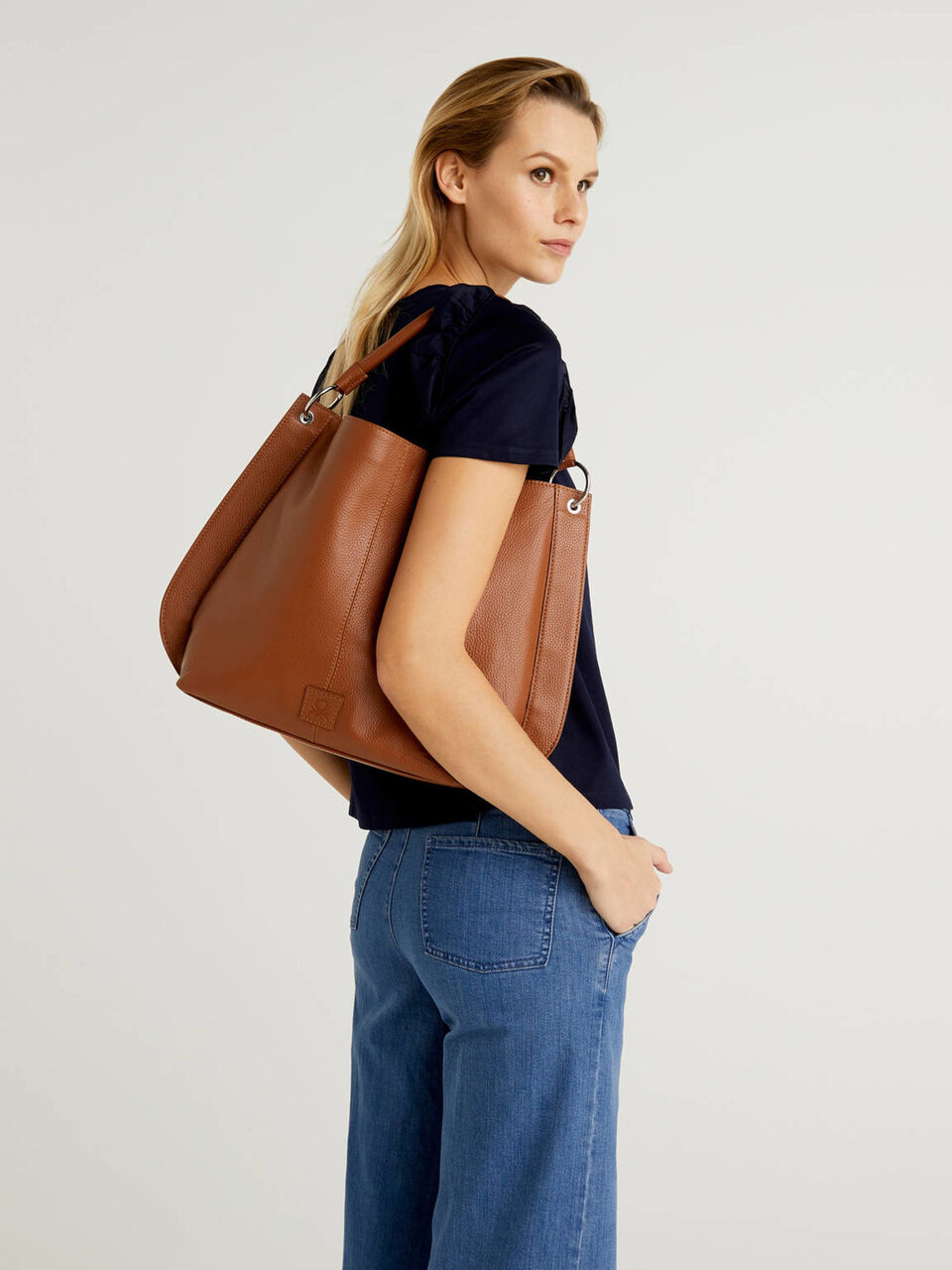 Bolsa hobo em pele verdadeira image number null
