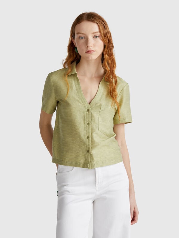 Camisa às riscas em mistura de linho Mulher