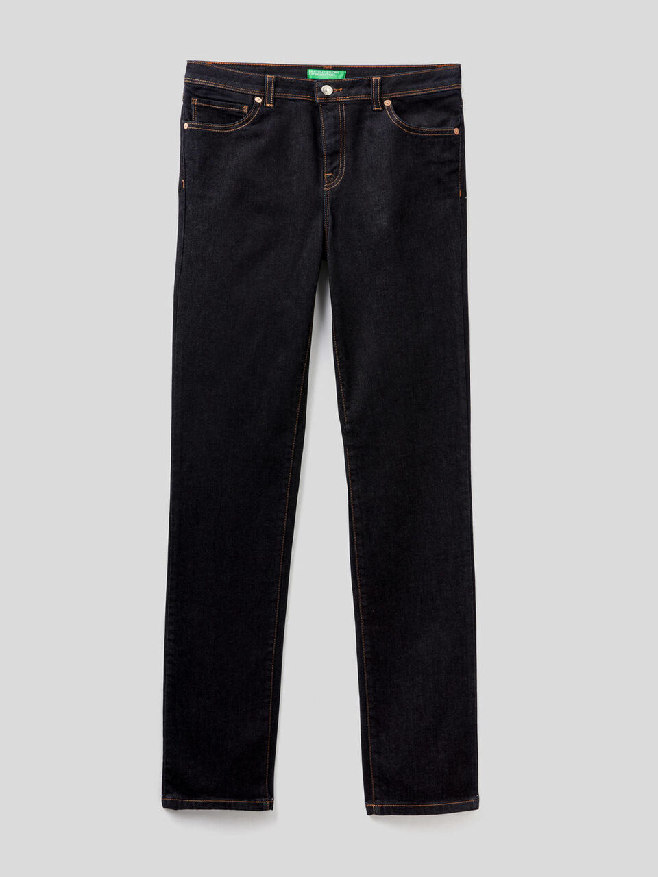 Jeans de perna direita em denim stretch image number 1