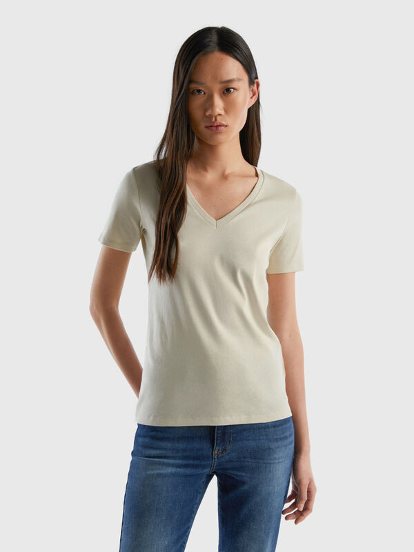 T-shirt em algodão puro com decote em V
