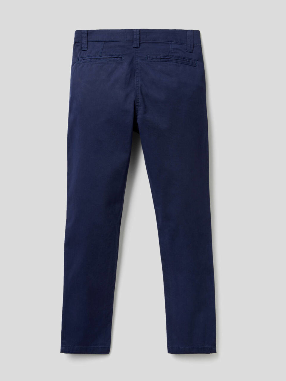 Chinos slim fit em algodão elástico image number 2