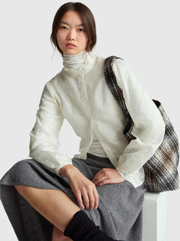 Blusa bordada com gola folho Mulher