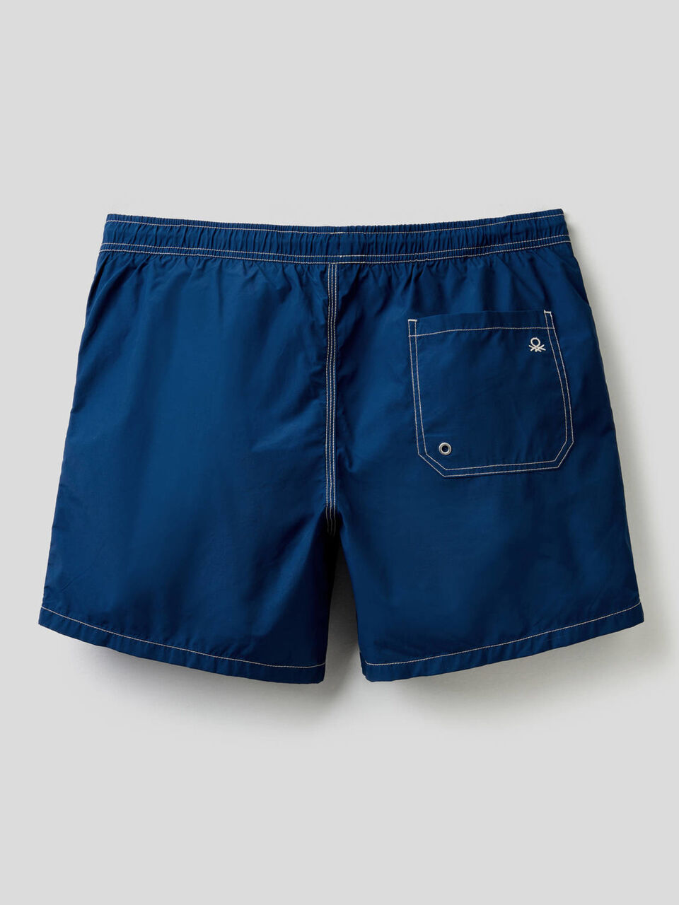Fato de banho boxer com detalhes em contraste image number 2