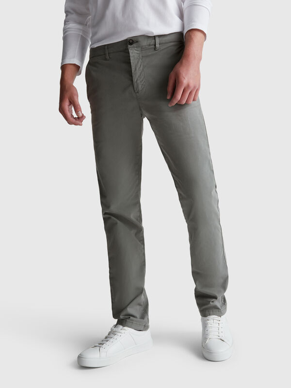 Chinos slim fit em algodão Homem