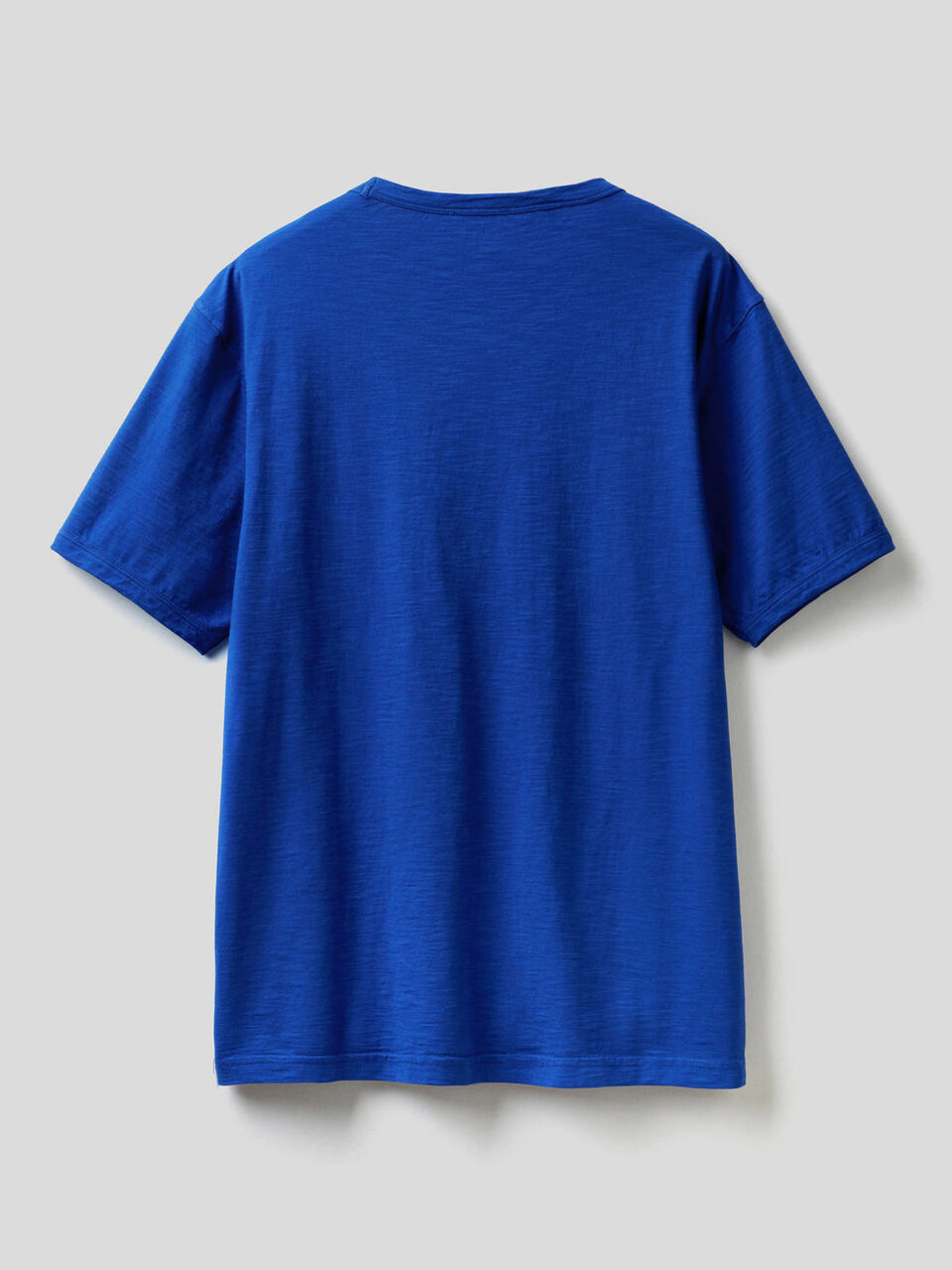 T-shirt em algodão com bolso image number 2