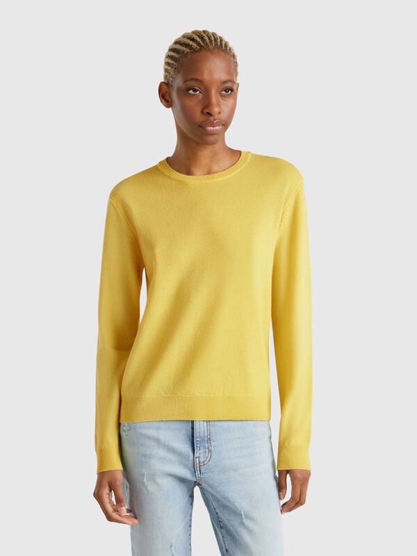 Camisola de gola redonda amarela em lã Merino Mulher