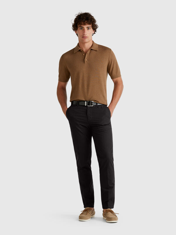 Chinos slim fit em algodão leve Homem