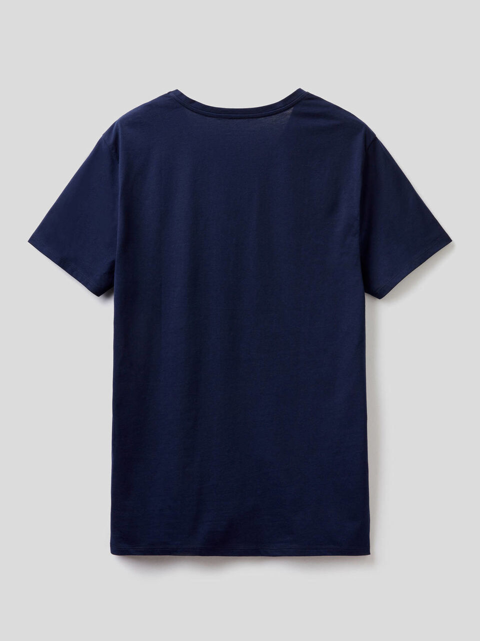 T-shirt 100% algodão com decote em V image number 2