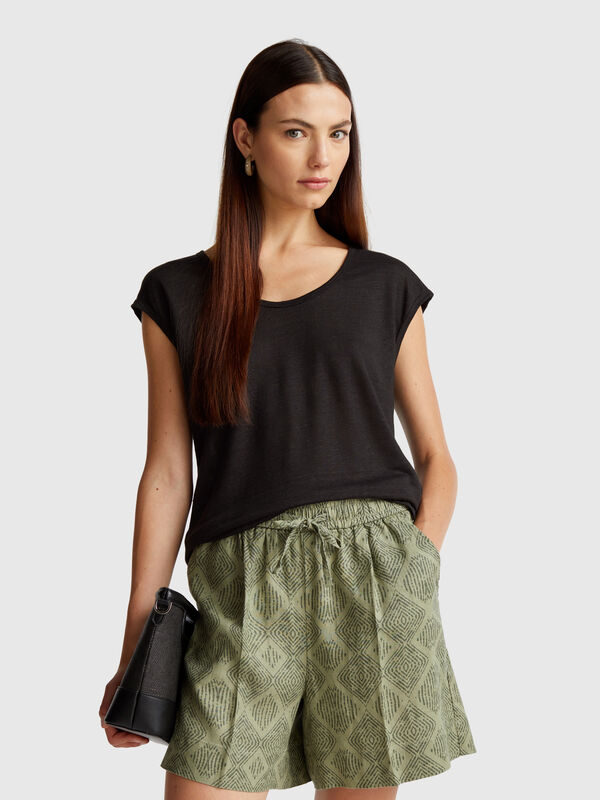 T-shirt decote amplo em linho puro Mulher