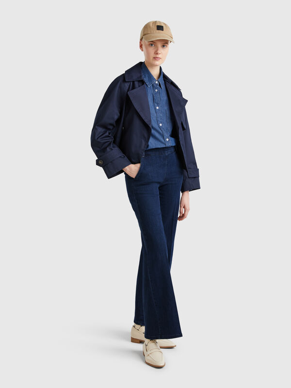 Jeans flare com fecho de correr Mulher