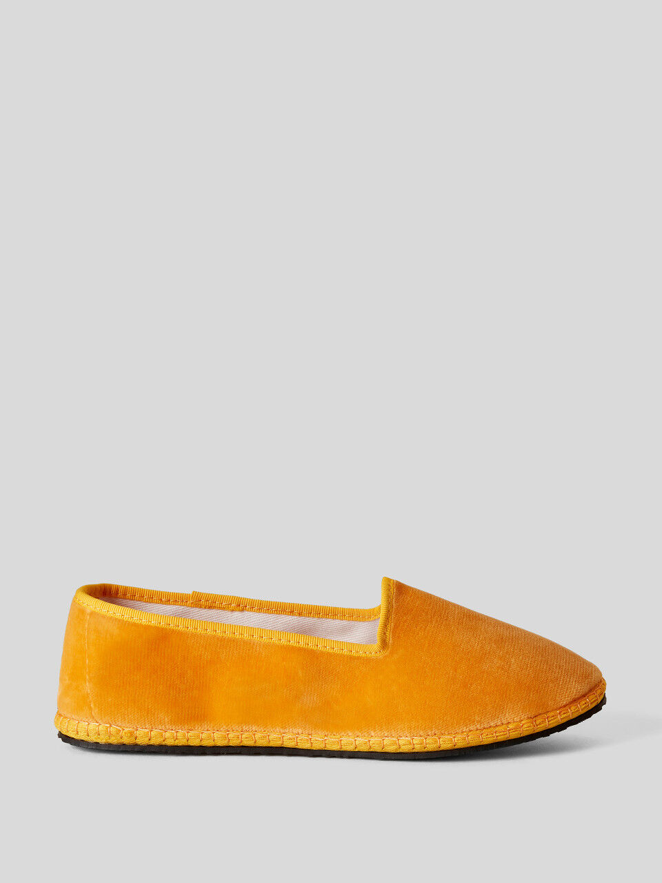 Sapatos Friulane amarelos de veludo
