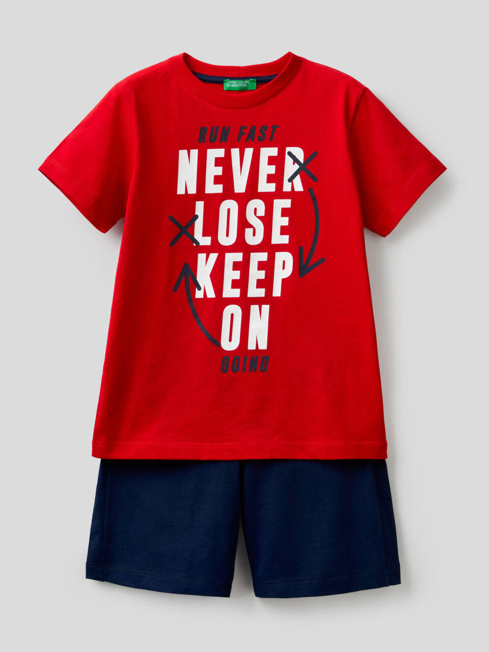 Conjunto t-shirt e bermudas image number null