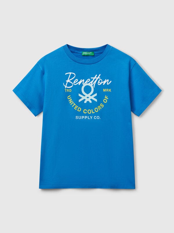 T-shirt com logótipo Menino