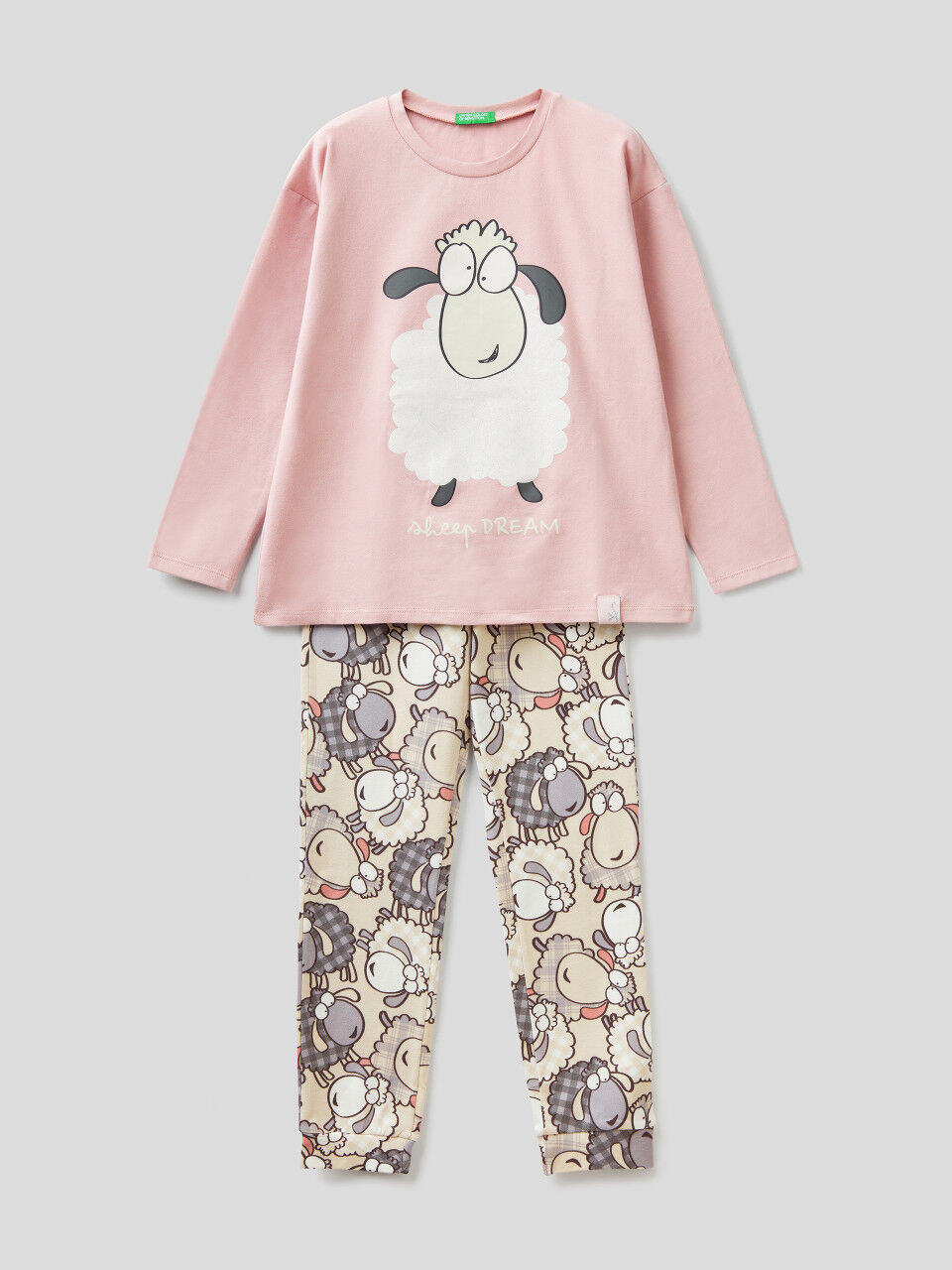 Pijama quente com estampa de ovelhas
