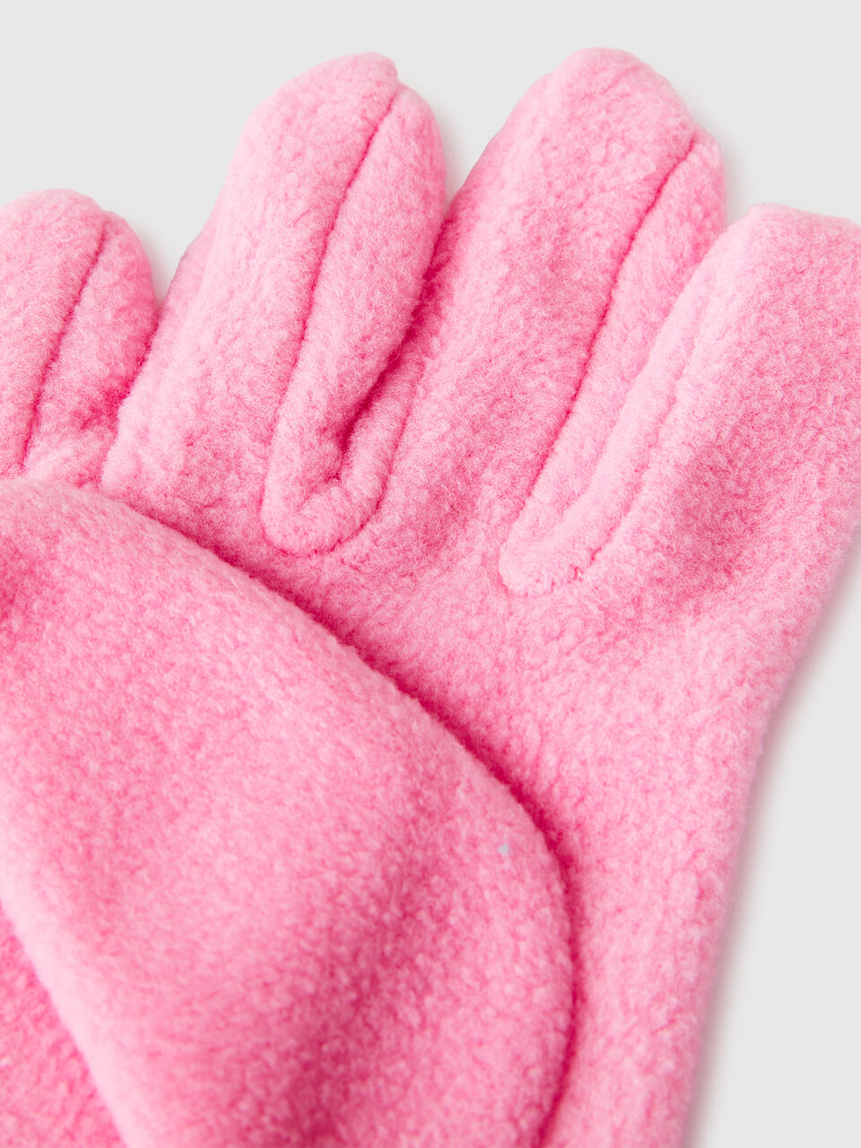 GLOVES Menino image number null