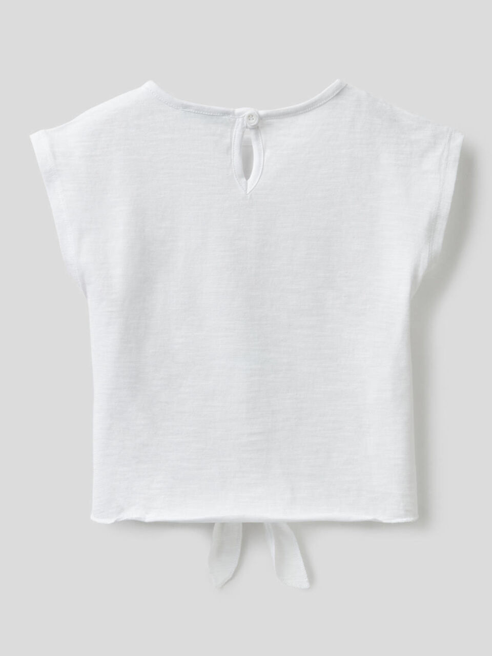 T-shirt 100% algodão com laço na base image number 2