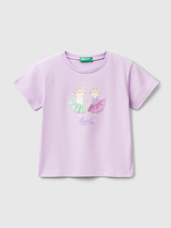 T-shirt com estampa e aplicação Menina