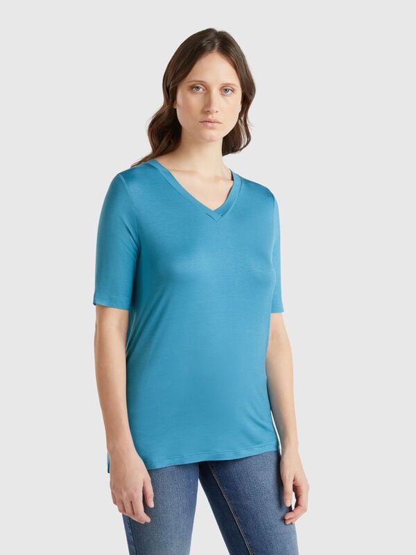 T-shirt decote em V em viscose stretch Mulher