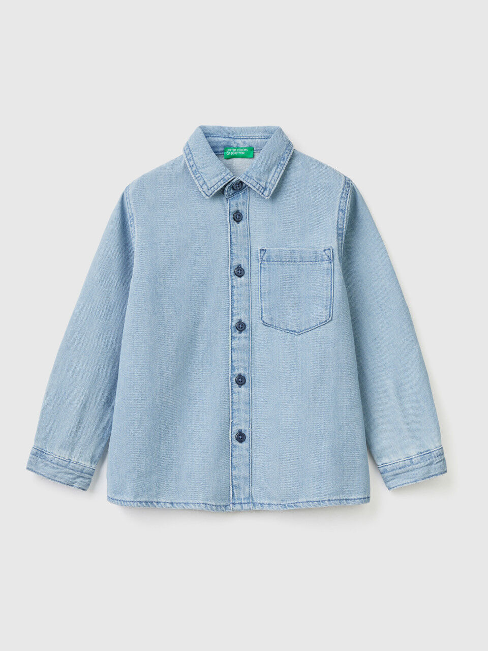 Camisa de ganga com bolso pequeno