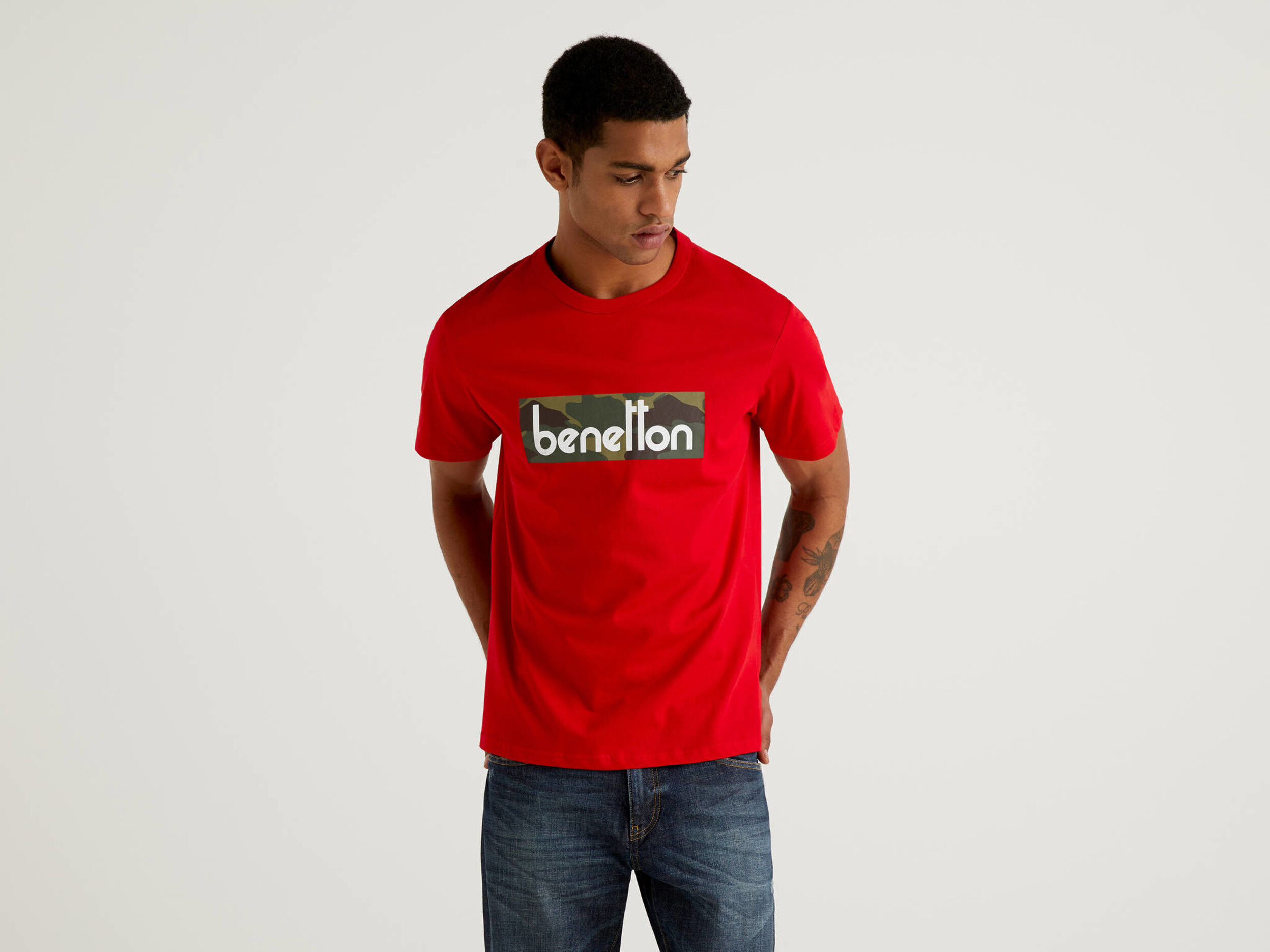 T shirts benetton clearance