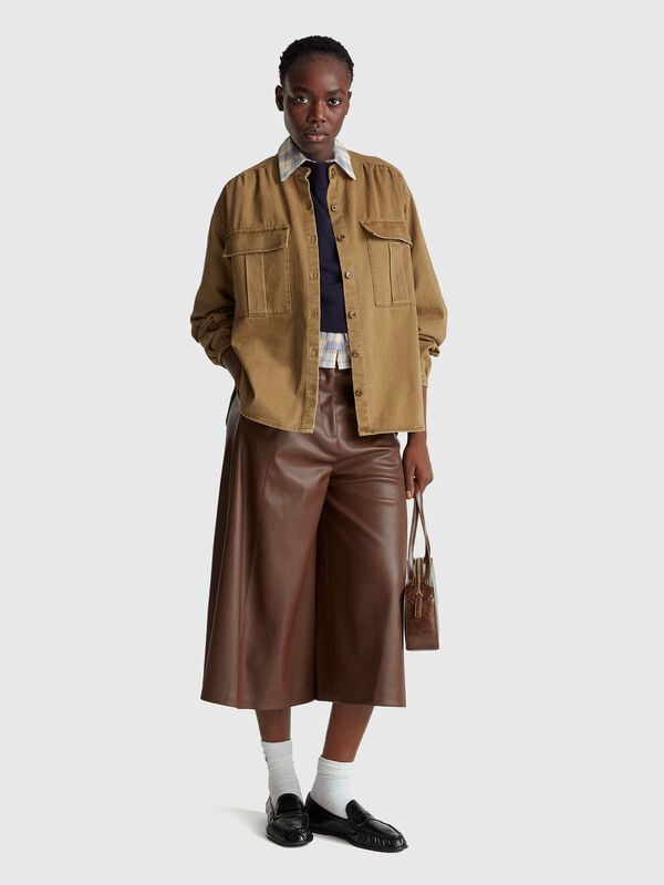 Camisa over fit com gola coreana Mulher