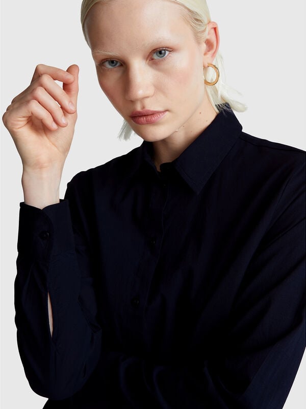 Camisa regular fit em algod&atilde;o leve Mulher