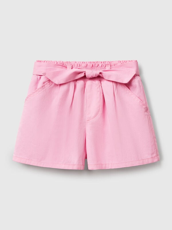 Calças curtas com laço Menina