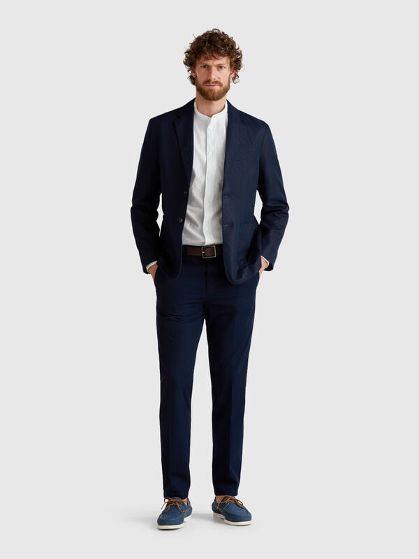 Chinos slim fit em algodão leve Homem