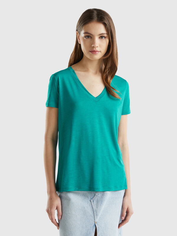 T-shirt decote em V em viscose sustentável Mulher