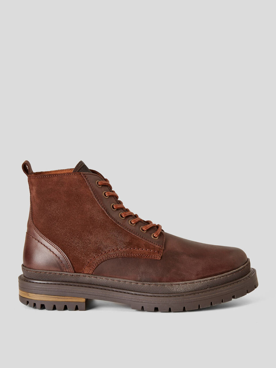 Botas em pele verdadeira image number 1